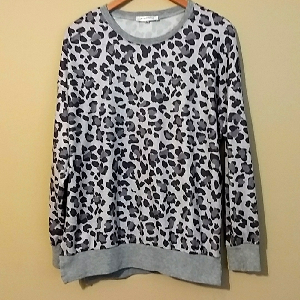 Angashion Animal Print Top